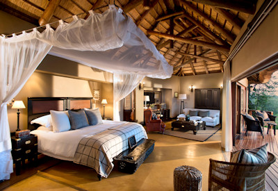 Luxury thatched suites at Tinga Lodge