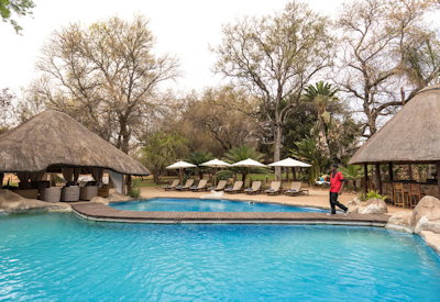 Outdoor bar and enormous sparkling pool