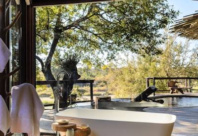 Outdoor free standing bathtubs