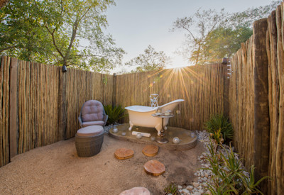Private and intimate outdoor bathtub