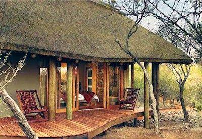 Spacious bedroom with en-suite bathroom at Buffalo Ridge Safari Lodge Madikwe