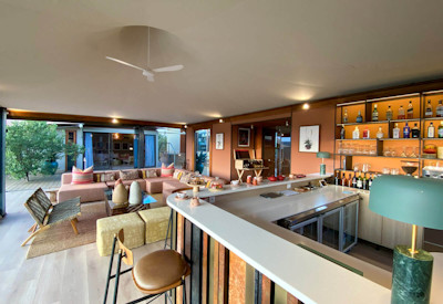 Magnificent central guest area and bar