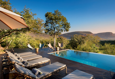 Sun loungers, umbrellas and a infinity pool