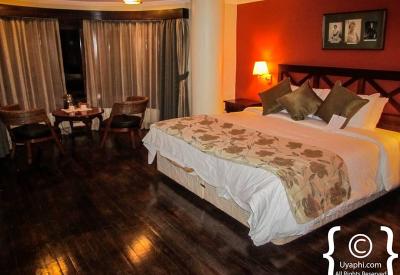 Treetops Lodge Aberdare Kenya stilts waterhole salt lick Queen Elizabeth II King George history