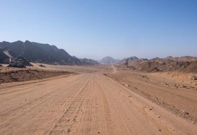 Orange River meander bend C13 road scenic Namibia South Africa border valley