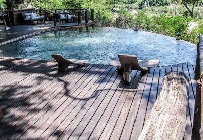 Sundowner drinks Lion Sands River Lodge Sabie River Sabi Sand Game Reserve South Africa