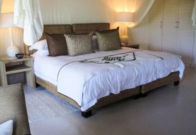 Sundowner drinks Lion Sands River Lodge Sabie River Sabi Sand Game Reserve South Africa