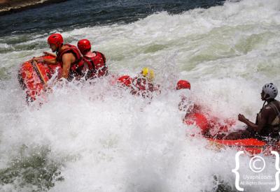 Grade 3 rapid Nile River beginners white water rafting Uganda Jinja