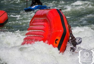 Grade 3 rapid Nile River beginners white water rafting Uganda Jinja