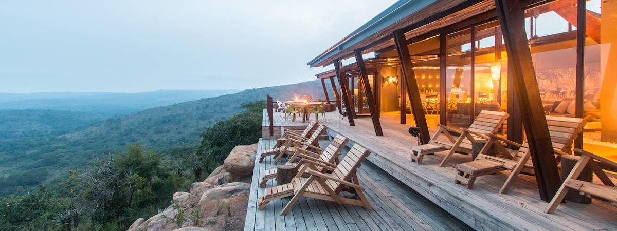 Rhino Ridge Safari Lodge in the Hluhluwe Reserve