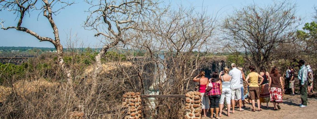 Travel in Africa information guide flights malaria photography safari etiquette safety packing apps
