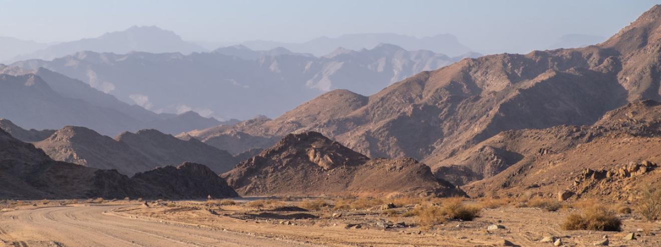Orange River C13 road Namibia South Africa border scenic mountain passes valleys