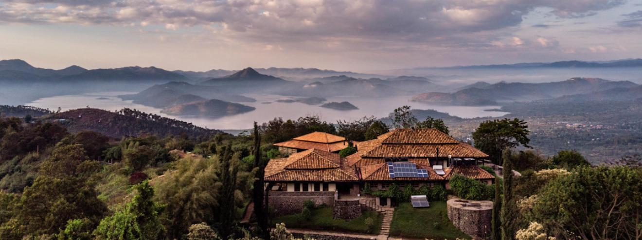 Virunga Lodge 10 bandas ridge Lakes Ruhondo Bulera Volcanoes National Park Rwanda