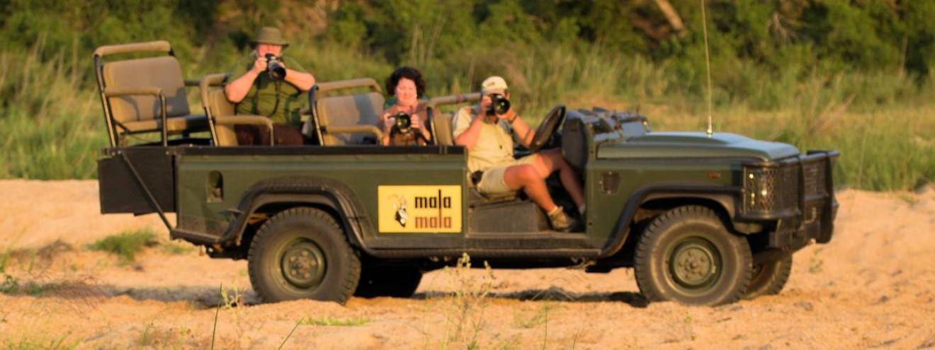 Photography on safari Africa camera lenses binoculars wildlife photography tips equipment guide