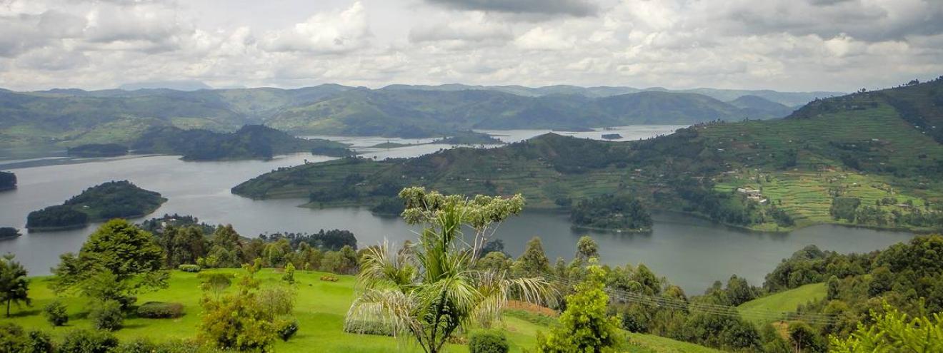 Uganda scenery photos forests lakes rivers floodplains hills mountains volcanoes Pearl of Africa