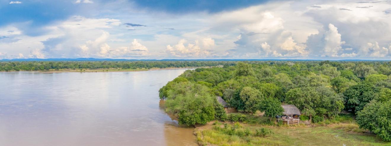 Kakuli Bush Camp elevated canvas and thatch safari suites offering spectacular panoramic views over the Luangwa River