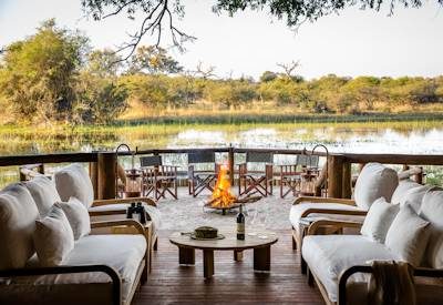 Lounge are and fire pit