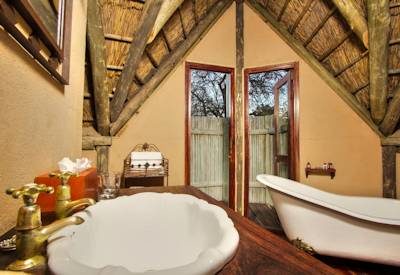 Luxury lodge en-suite bathrooms