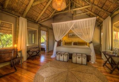 Thatched luxury suites at Dinaka