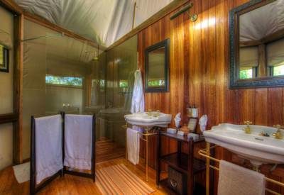 Classic en-suite bathrooms