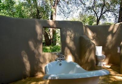 Outdoor free standing bath tub