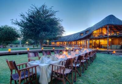 Outdoor dining Leroo La Tau