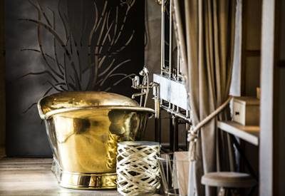 Free standing copper bathtub