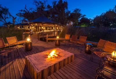 Outdoor viewing deck and fire pit