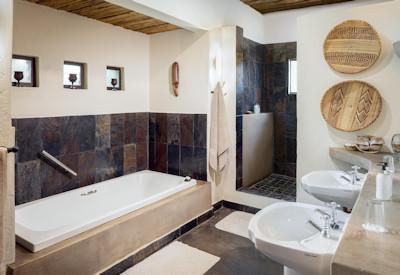 Large en-suite bathrooms facilities