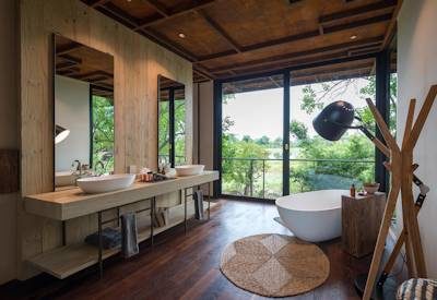 En-suite bathrooms at Qorokwe