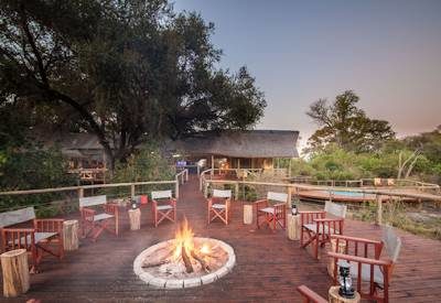 Outdoor viewing deck and fire pit