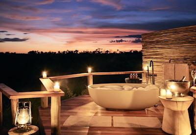 A stunning outdoor bathtub
