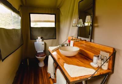 Small en-suite bathrooms