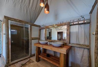 En-suite safari bathrooms