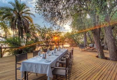 Outdoor dining deck