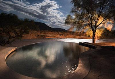 Rim flow swimming pool