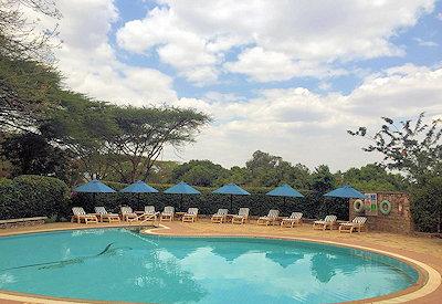 Large family friendly outdoor pool