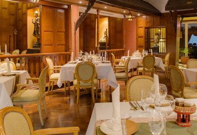 The legendary Thorn Tree Cafe
