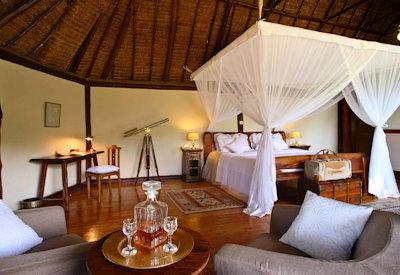 Thatched classic safari suites