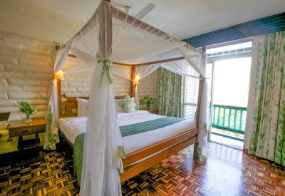 Comfortable hotel type safari rooms