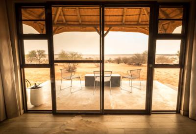 Spacious terrace overlooking overlooking the desert