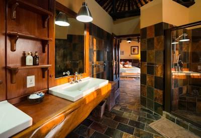 Large en-suite bathrooms with a laundry service