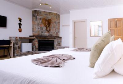 Romantic and large en-suite bedrooms