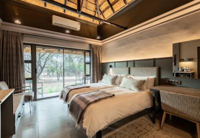 Thatched en-suite safari suites