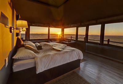 Moon Mountain suites with splash pool overlooking world's highest dunes