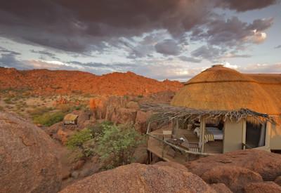 Thatched suites with views of the Huab Rivers