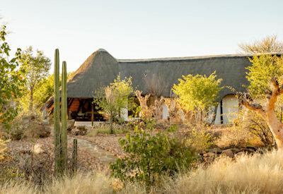Classic safari lodge surrouned by stunning landscapes