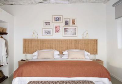 Wooden walkways over sand dunes to the presidential suite