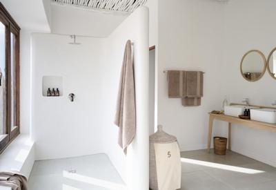 En-suite bathroom with private terrace
