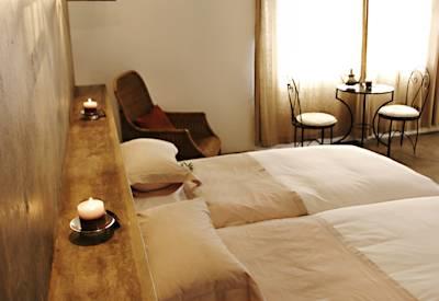 Double bed configuration